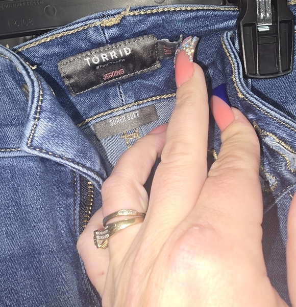 🍂🍁Torrid 16T Distressed Jeggings With Lace Inset - Picture 4 of 5